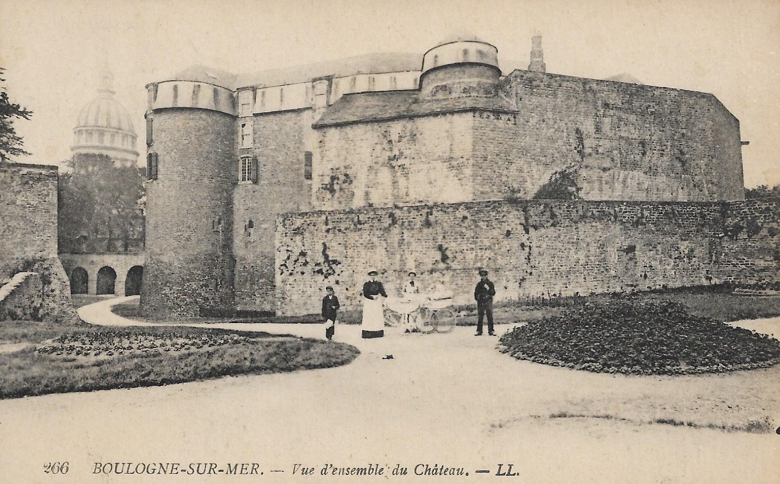 /France/FR_place_1903-1938_BOULOGNE-SUR-MER. Vue d'ensemble du Chateau.jpg